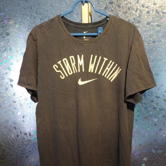 Nike Men's Charcoal 'Storm Within' Tee - Picture 3 of 9